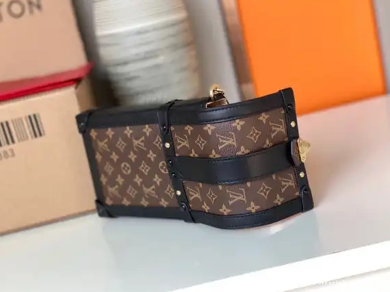 Official oldcobbler TRUNK LOUIS VUITTON POCHETTE VERTICAL 0620